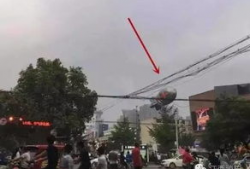 氢气球爆炸视频,惊心动魄！氢气球爆炸现场惊险瞬间